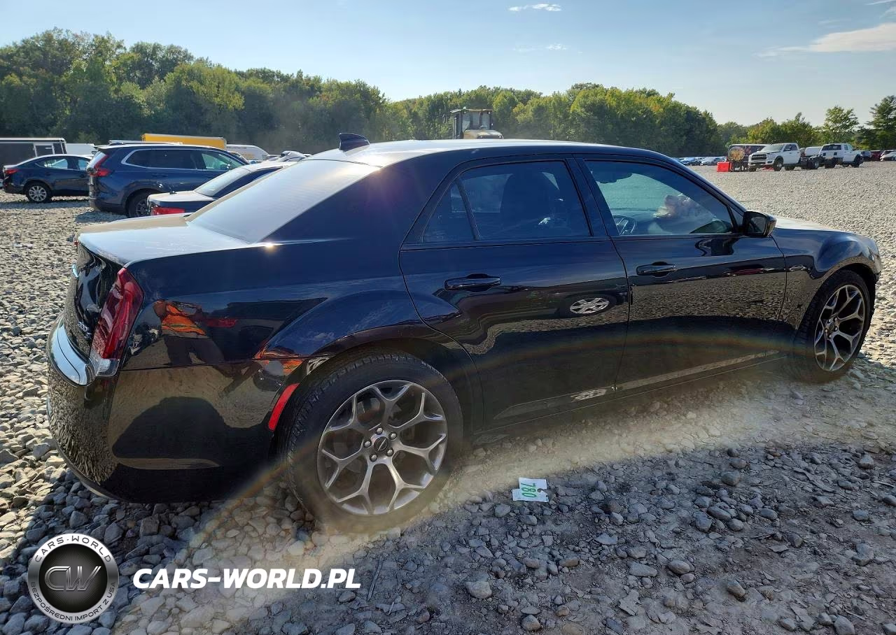 2018 Chrysler 300 S VIN:2C3CCABG2JH234226 - 3