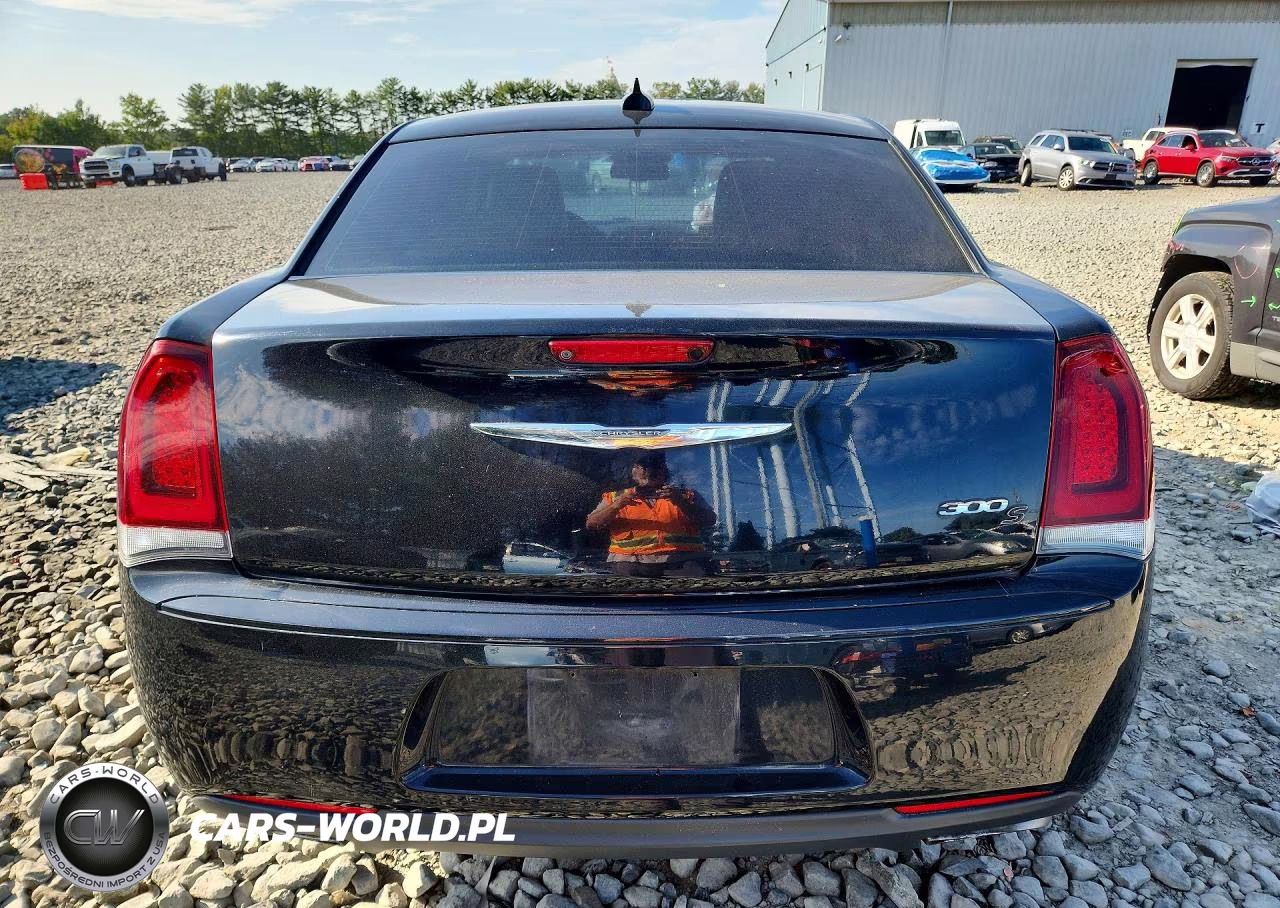 2018 Chrysler 300 S VIN:2C3CCABG2JH234226 - 6