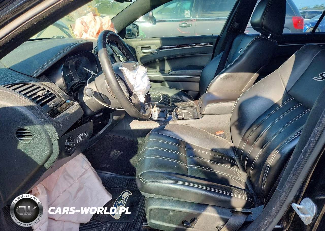 2018 Chrysler 300 S VIN:2C3CCABG2JH234226 - 7