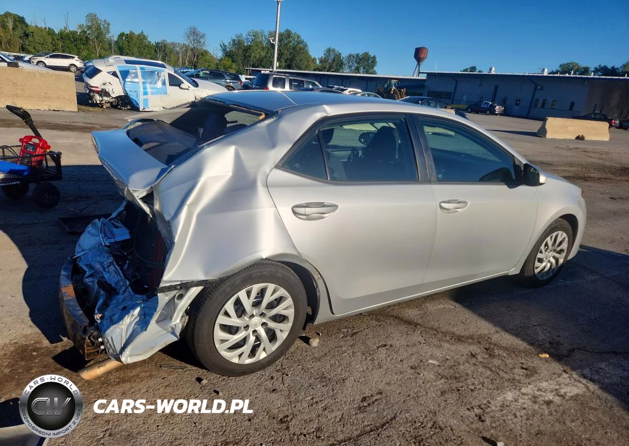 2018 Toyota Corolla Le VIN:2T1BURHE8JC006623 - 3