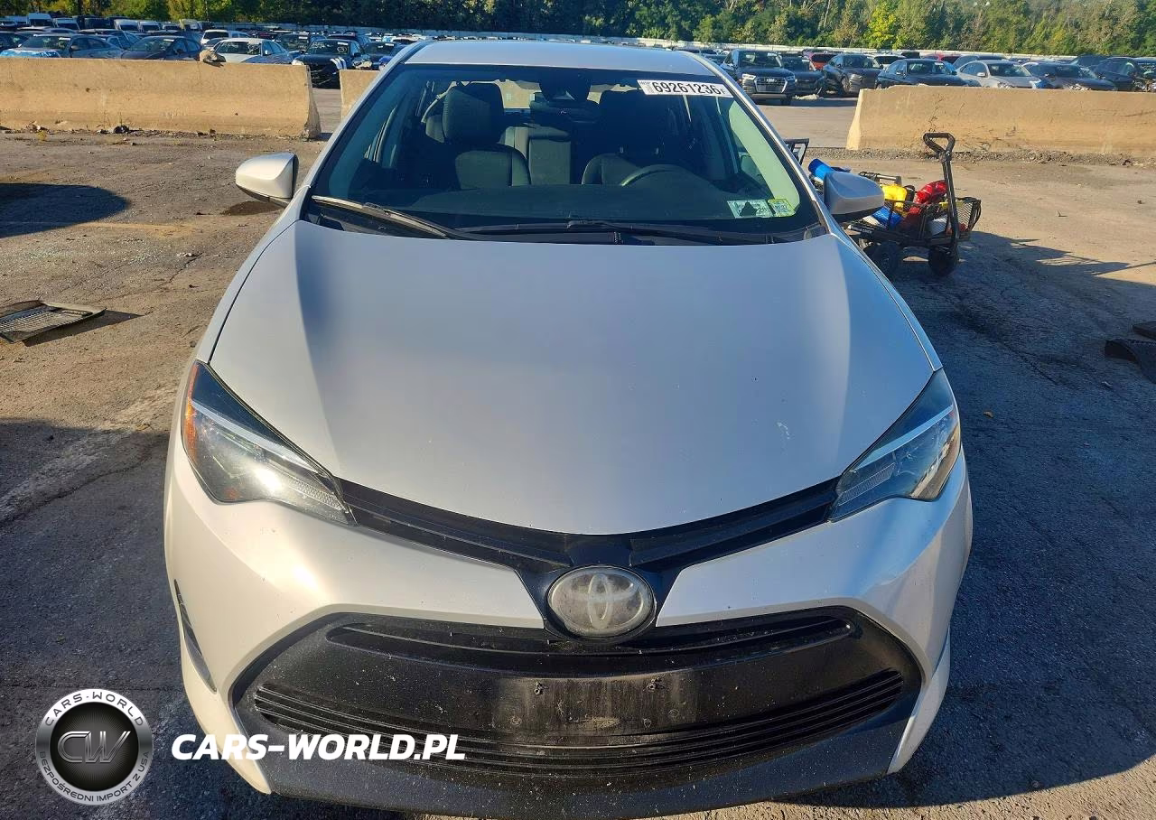 2018 Toyota Corolla Le VIN:2T1BURHE8JC006623 - 5