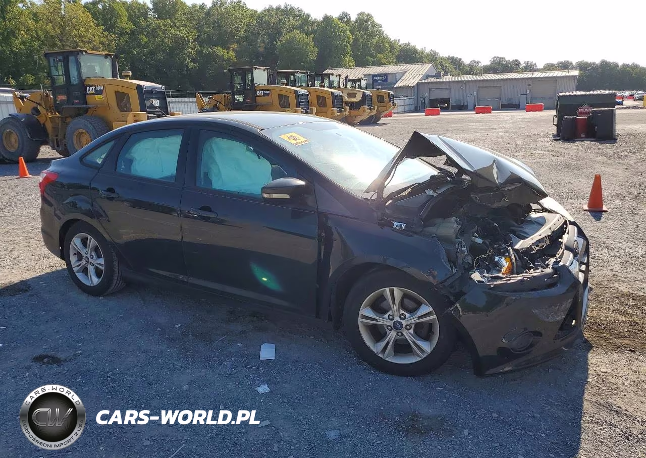 2014 Ford Focus Se VIN:1FADP3F21EL425133 - 4