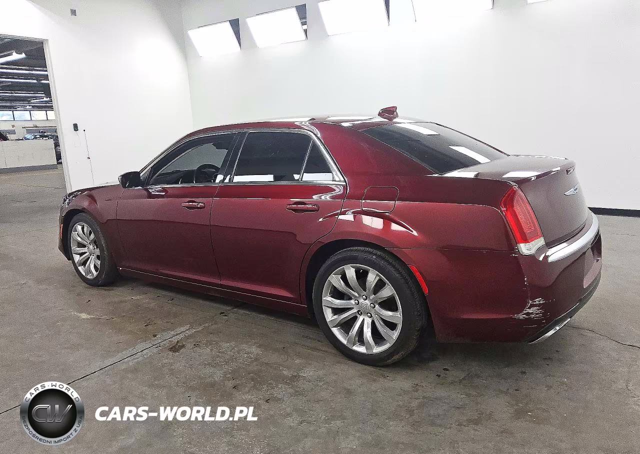 2018 Chrysler 300 Touring VIN:2C3CCAAG0JH278095 - 2