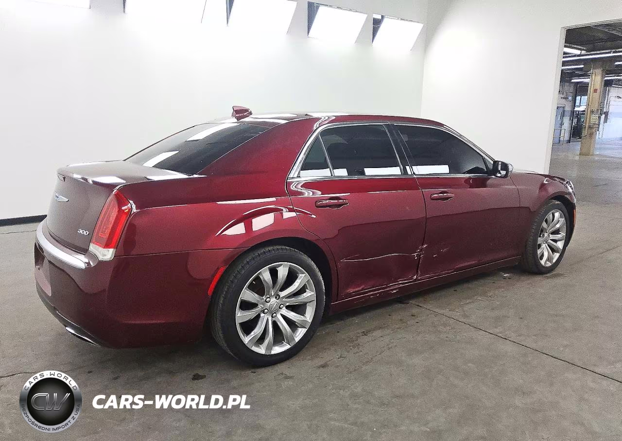 2018 Chrysler 300 Touring VIN:2C3CCAAG0JH278095 - 3