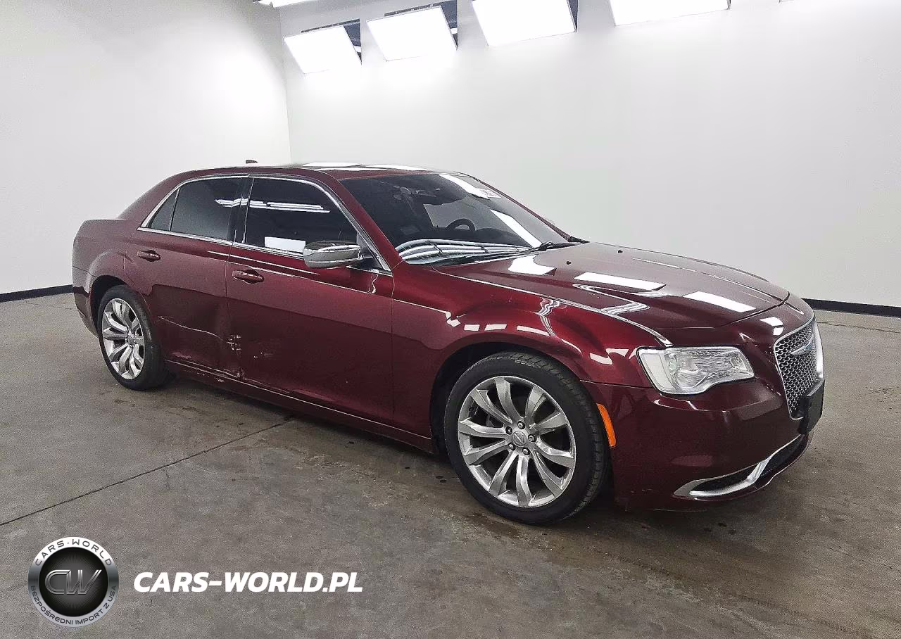 2018 Chrysler 300 Touring VIN:2C3CCAAG0JH278095 - 4