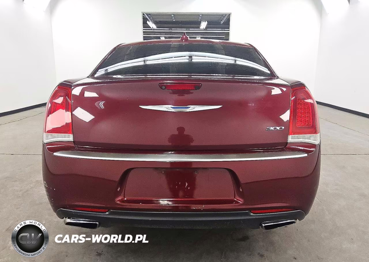 2018 Chrysler 300 Touring VIN:2C3CCAAG0JH278095 - 6
