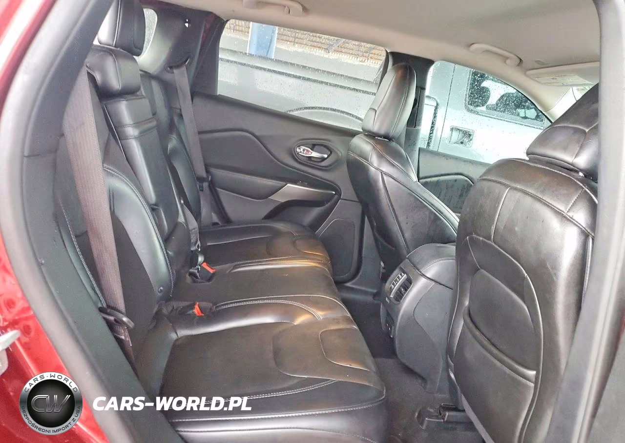 2019 Jeep Cherokee Latitude Plus VIN:1C4PJLLB7KD348089 - 10