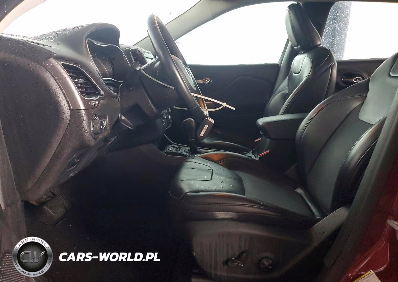 2019 Jeep Cherokee Latitude Plus VIN:1C4PJLLB7KD348089 - 7