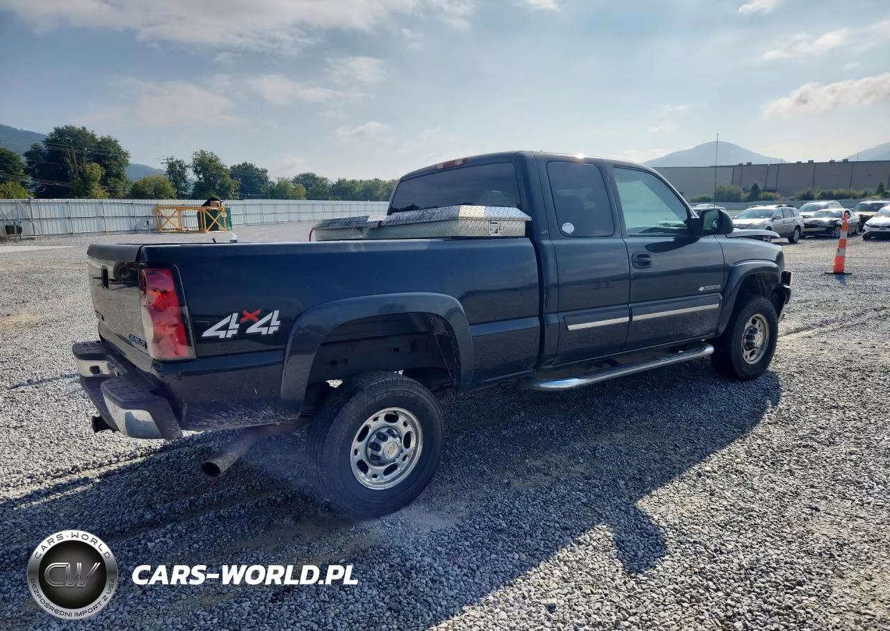 2004 Chevrolet Silverado K2500 Heavy Duty VIN:1GCHK29U44E296423 - 3