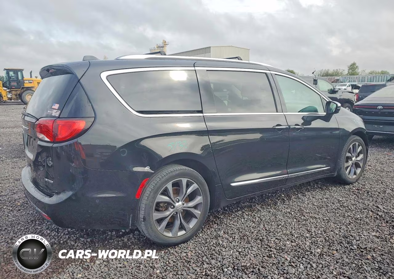 2017 Chrysler Pacifica Limited VIN:2C4RC1GG1HR550915 - 3