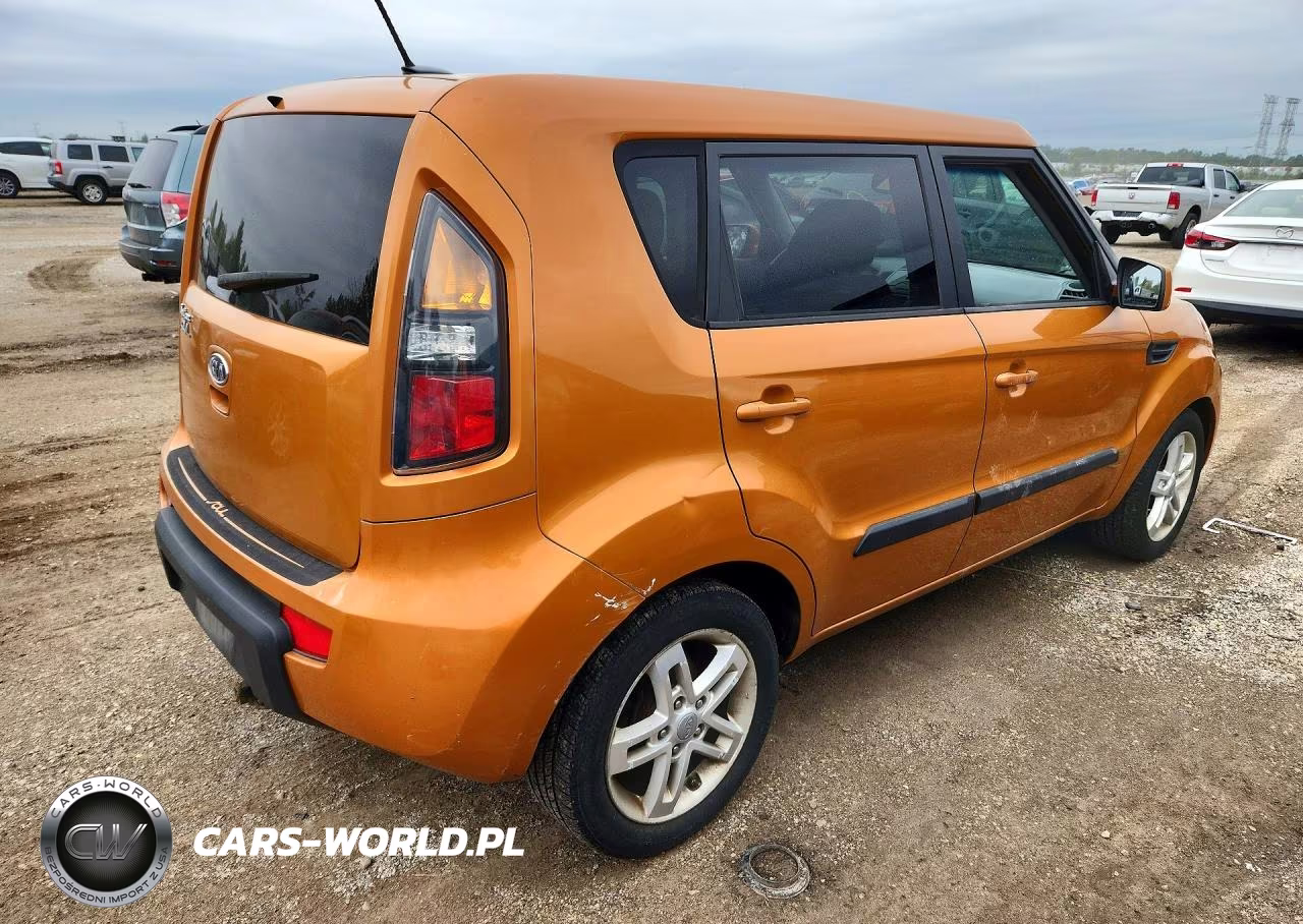 2011 Kia Soul + VIN:KNDJT2A22B7215994 - 3