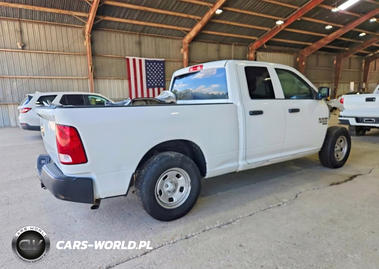 2019 Ram 1500 Classic Tradesman VIN:1C6RR6FG2KS685721 - 3