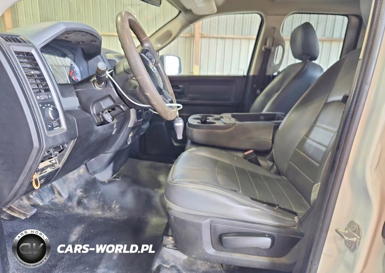 2019 Ram 1500 Classic Tradesman VIN:1C6RR6FG2KS685721 - 7