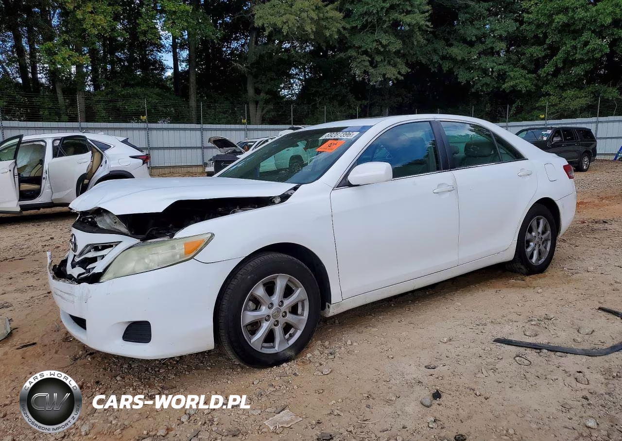2011 Toyota Camry Le – zdjęcie 1 z 12