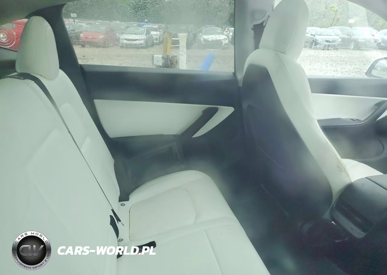 2020 Tesla Model Y VIN:5YJYGDEE8LF049477 - 10