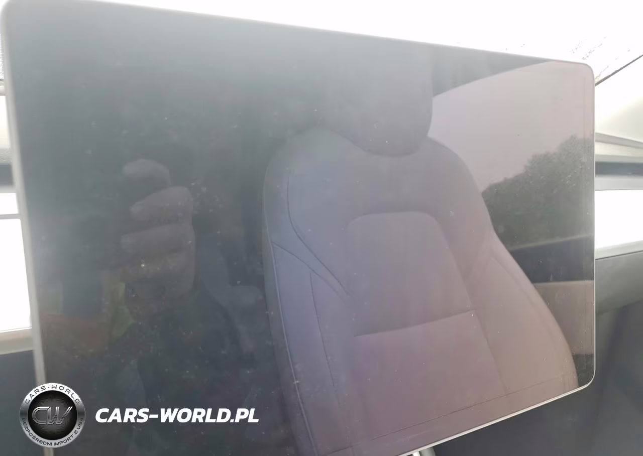 2020 Tesla Model Y VIN:5YJYGDEE8LF049477 - 9