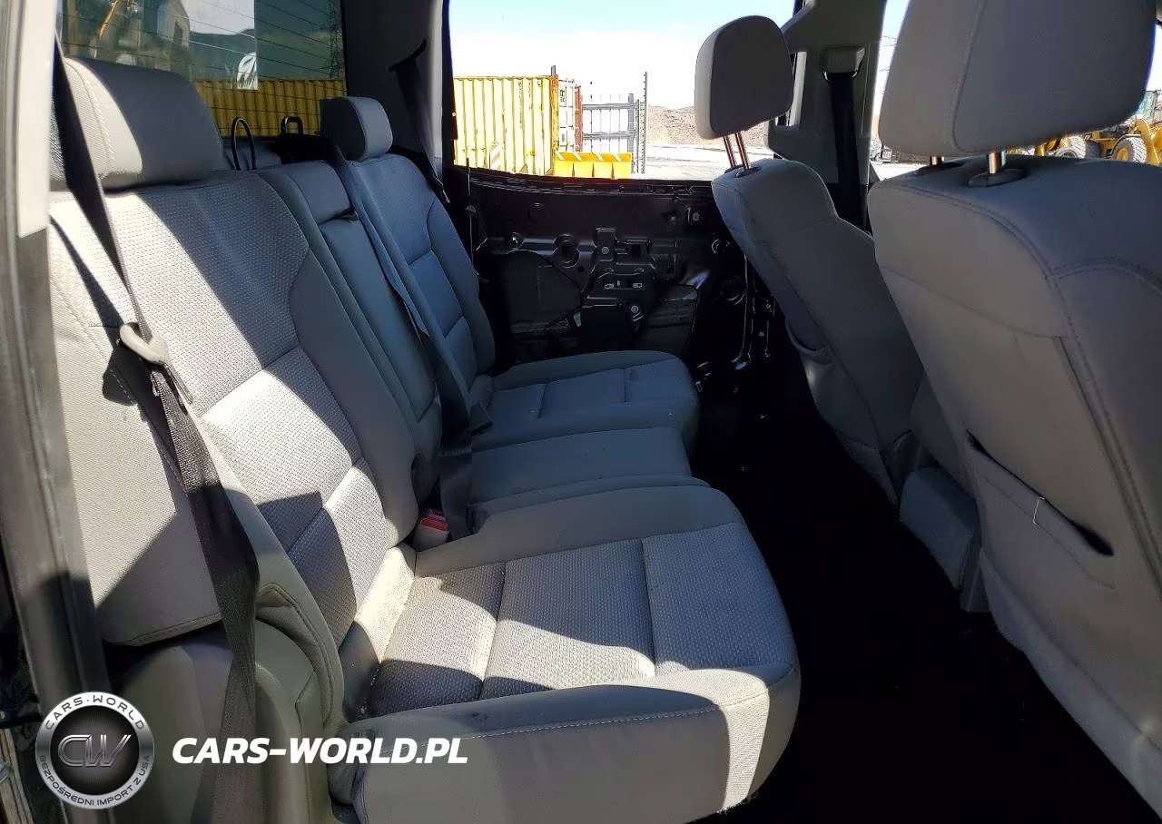 2018 Chevrolet Silverado K1500 Custom VIN:3GCUKPEC4JG340031 - 10