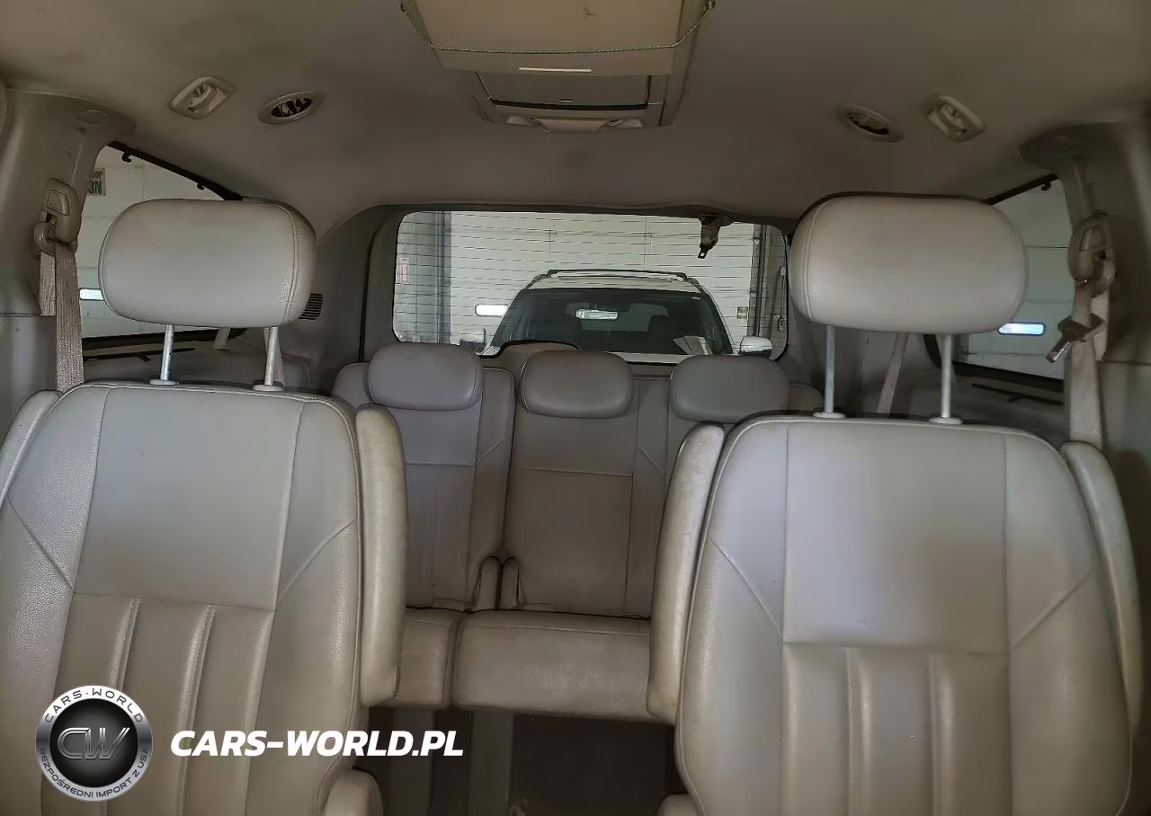 2008 Chrysler Town & Country Touring VIN:2A8HR54P38R675185 - 10