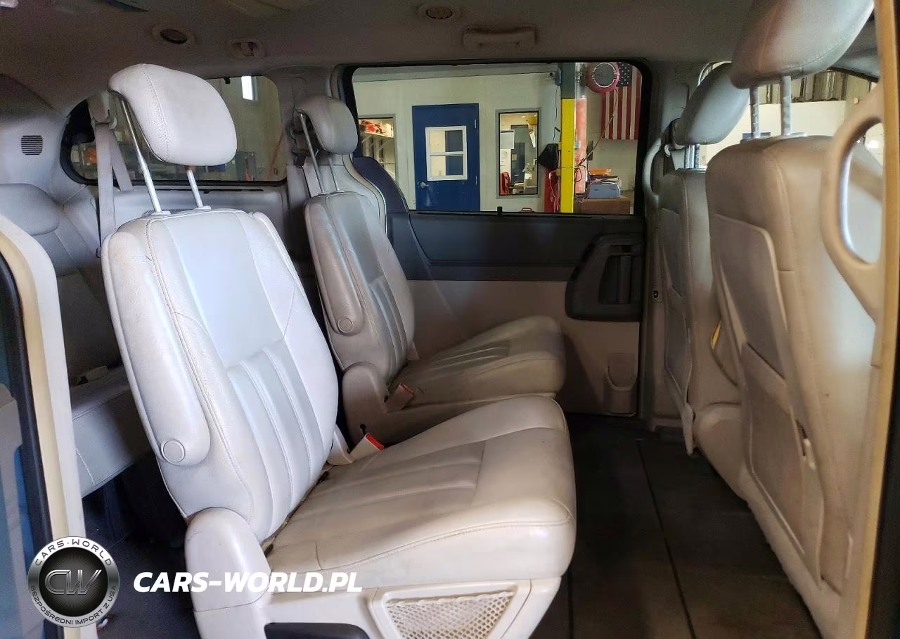 2008 Chrysler Town & Country Touring VIN:2A8HR54P38R675185 - 11