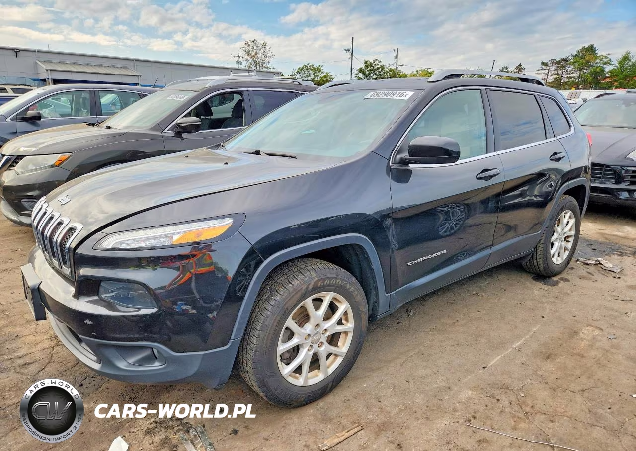 2016 Jeep Cherokee Latitude VIN:1C4PJMCS2GW102892 - 1