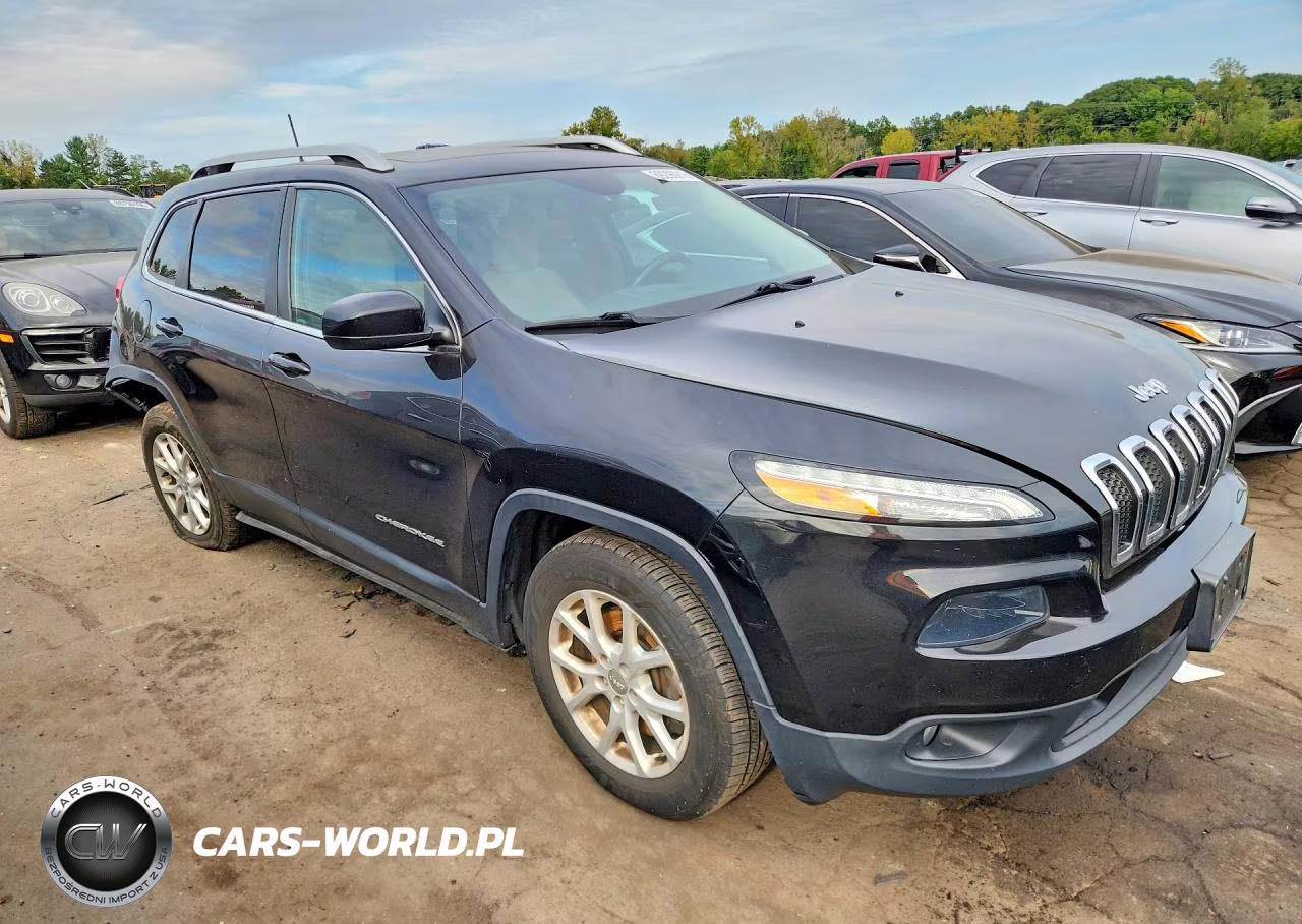 2016 Jeep Cherokee Latitude VIN:1C4PJMCS2GW102892 - 4