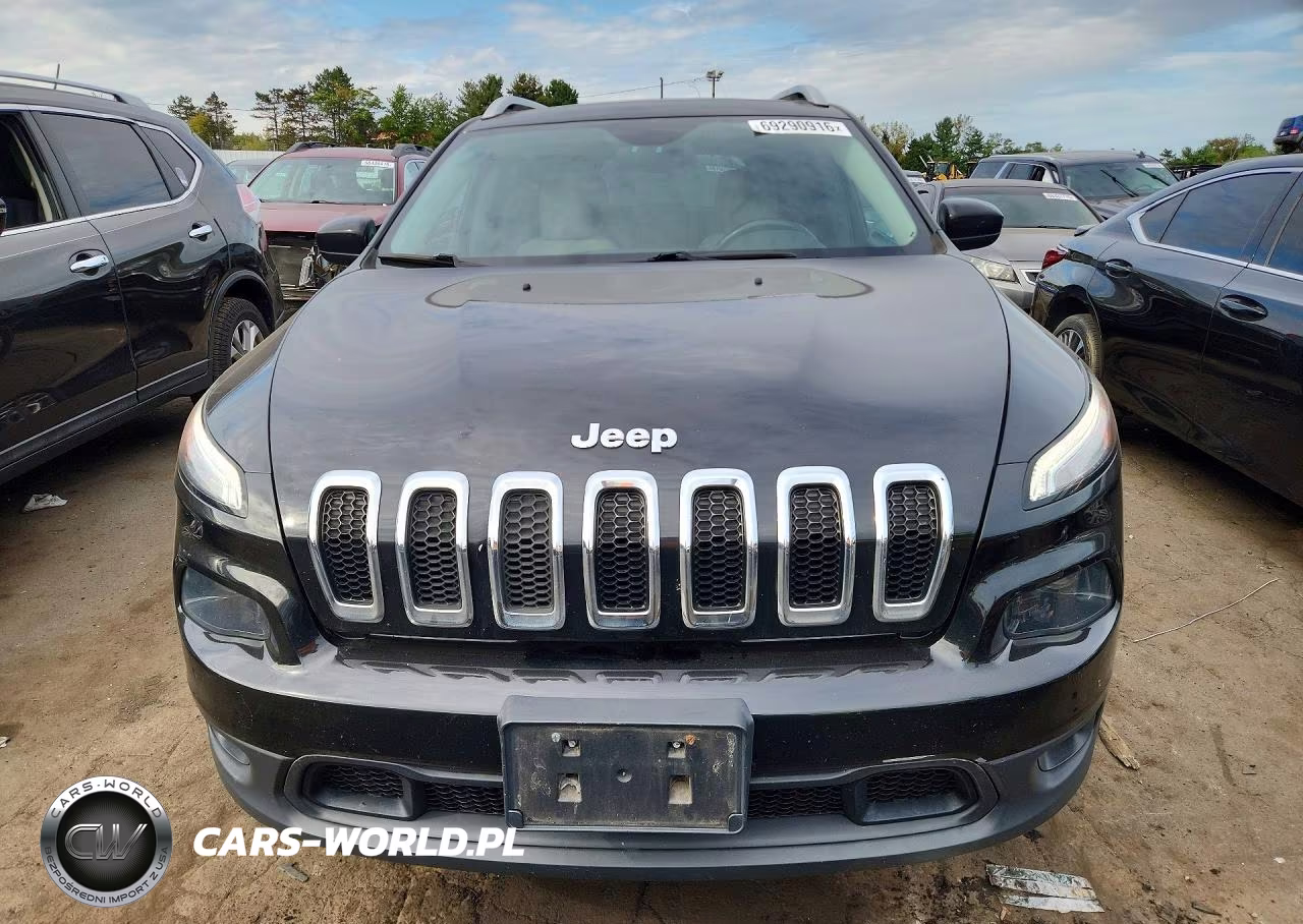 2016 Jeep Cherokee Latitude VIN:1C4PJMCS2GW102892 - 5