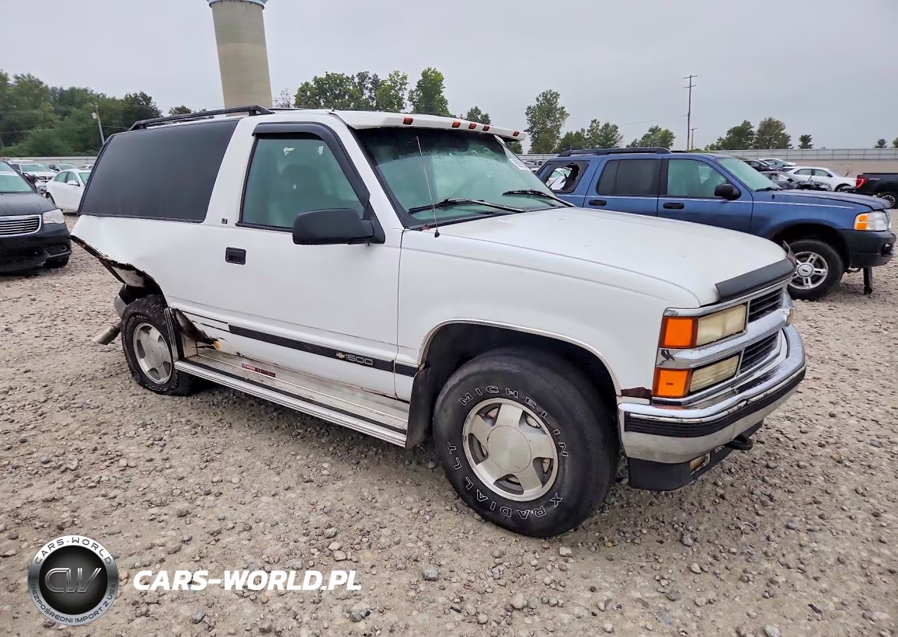 1996 Chevrolet Tahoe K1500 VIN:3GNEK18R3TG109178 - 4