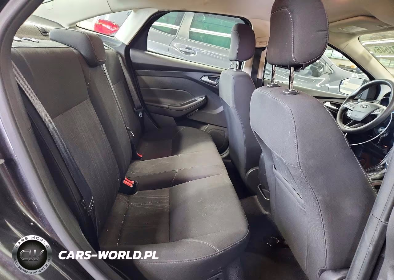 2018 Ford Focus Se VIN:1FADP3F28JL251670 - 10