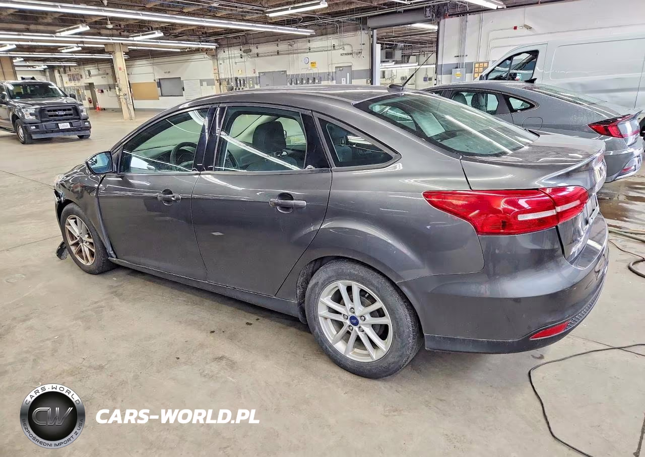 2018 Ford Focus Se VIN:1FADP3F28JL251670 - 2