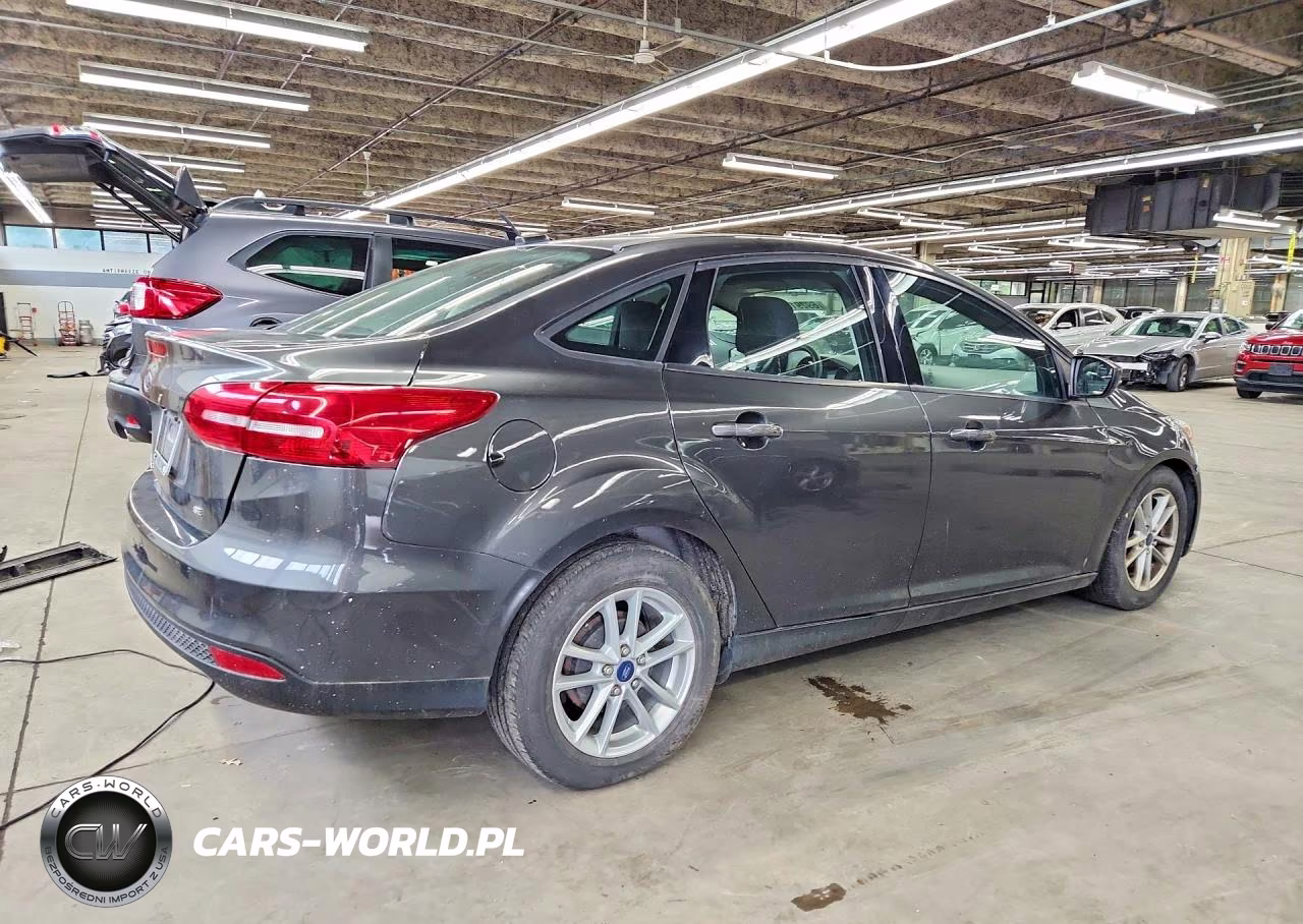 2018 Ford Focus Se VIN:1FADP3F28JL251670 - 3
