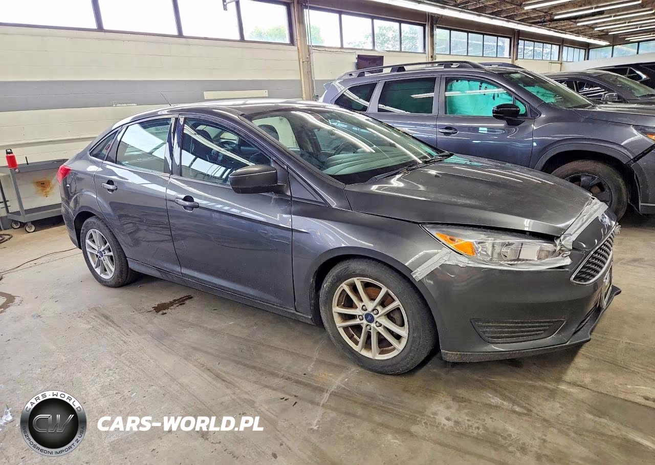 2018 Ford Focus Se VIN:1FADP3F28JL251670 - 4