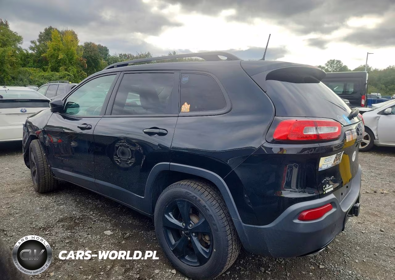 2018 Jeep Cherokee Latitude VIN:1C4PJMCX9JD516282 - 2