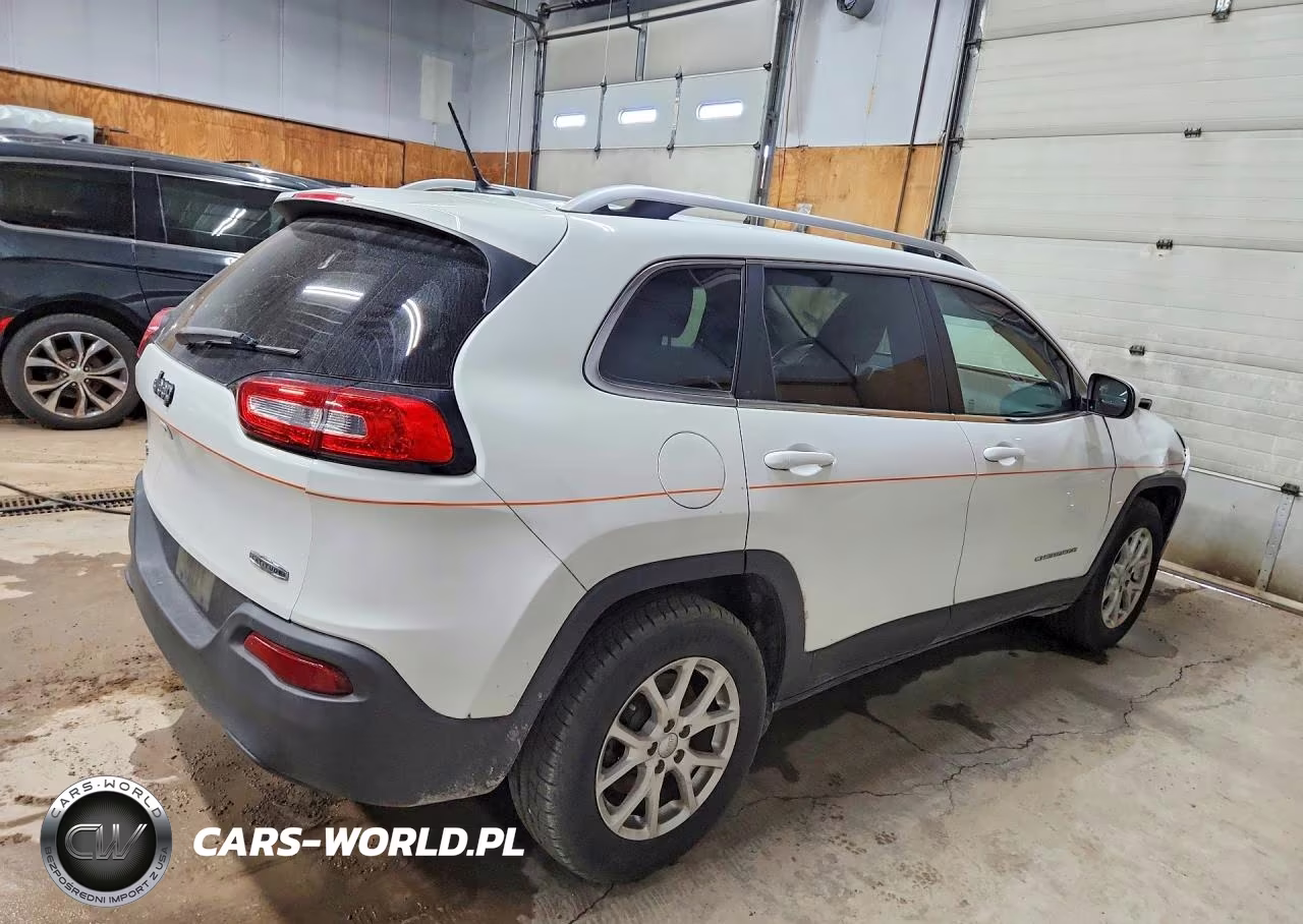 2015 Jeep Cherokee Latitude VIN:1C4PJMCB5FW681780 - 3
