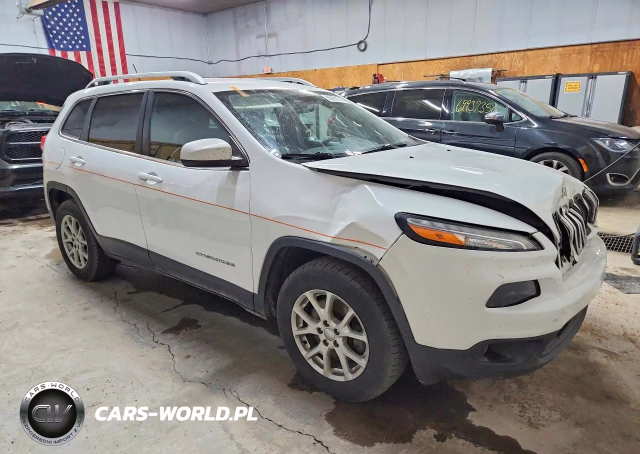 2015 Jeep Cherokee Latitude VIN:1C4PJMCB5FW681780 - 4