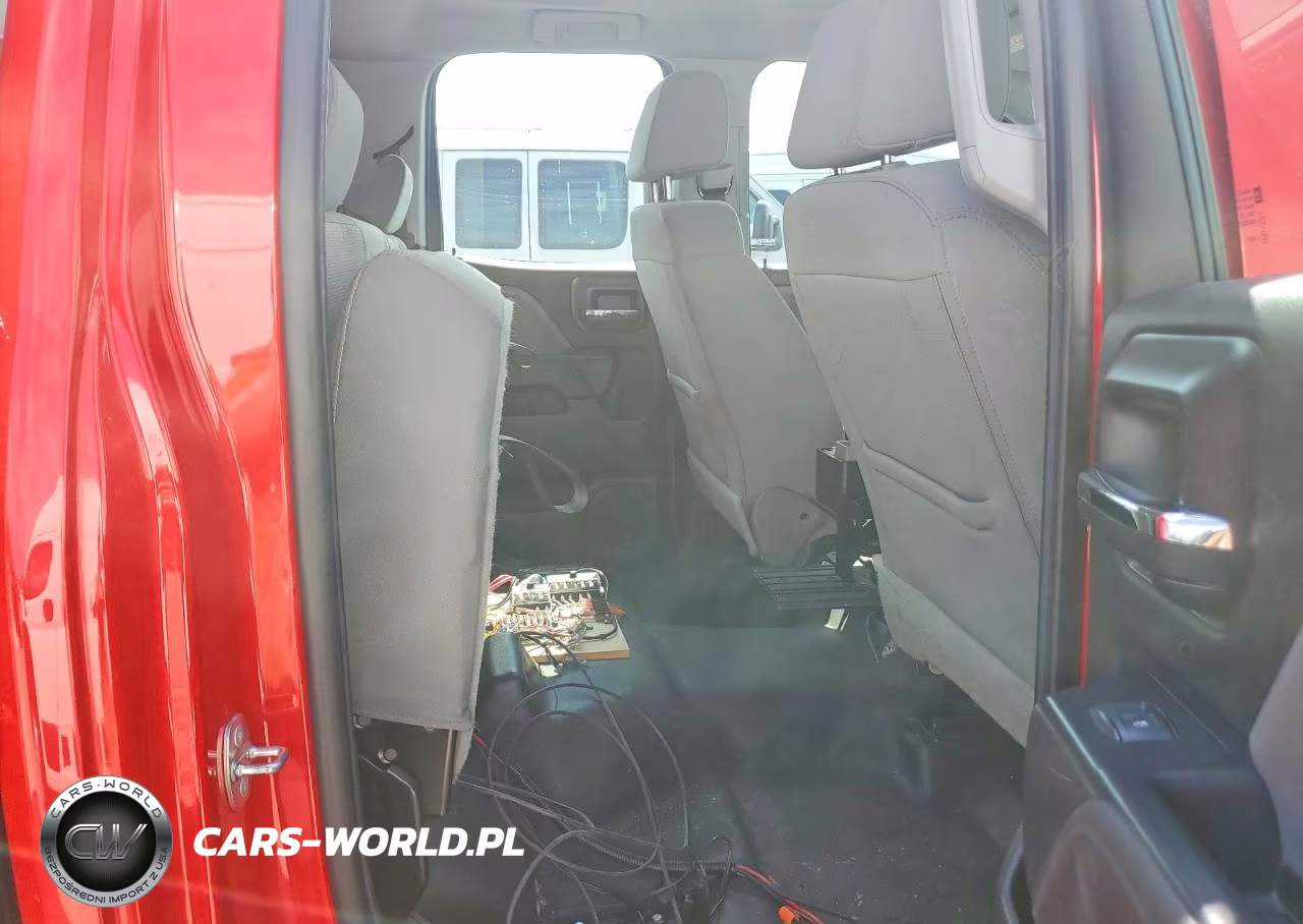 2018 Chevrolet Silverado K2500 Heavy Duty VIN:1GC2KUEG0JZ137243 - 10