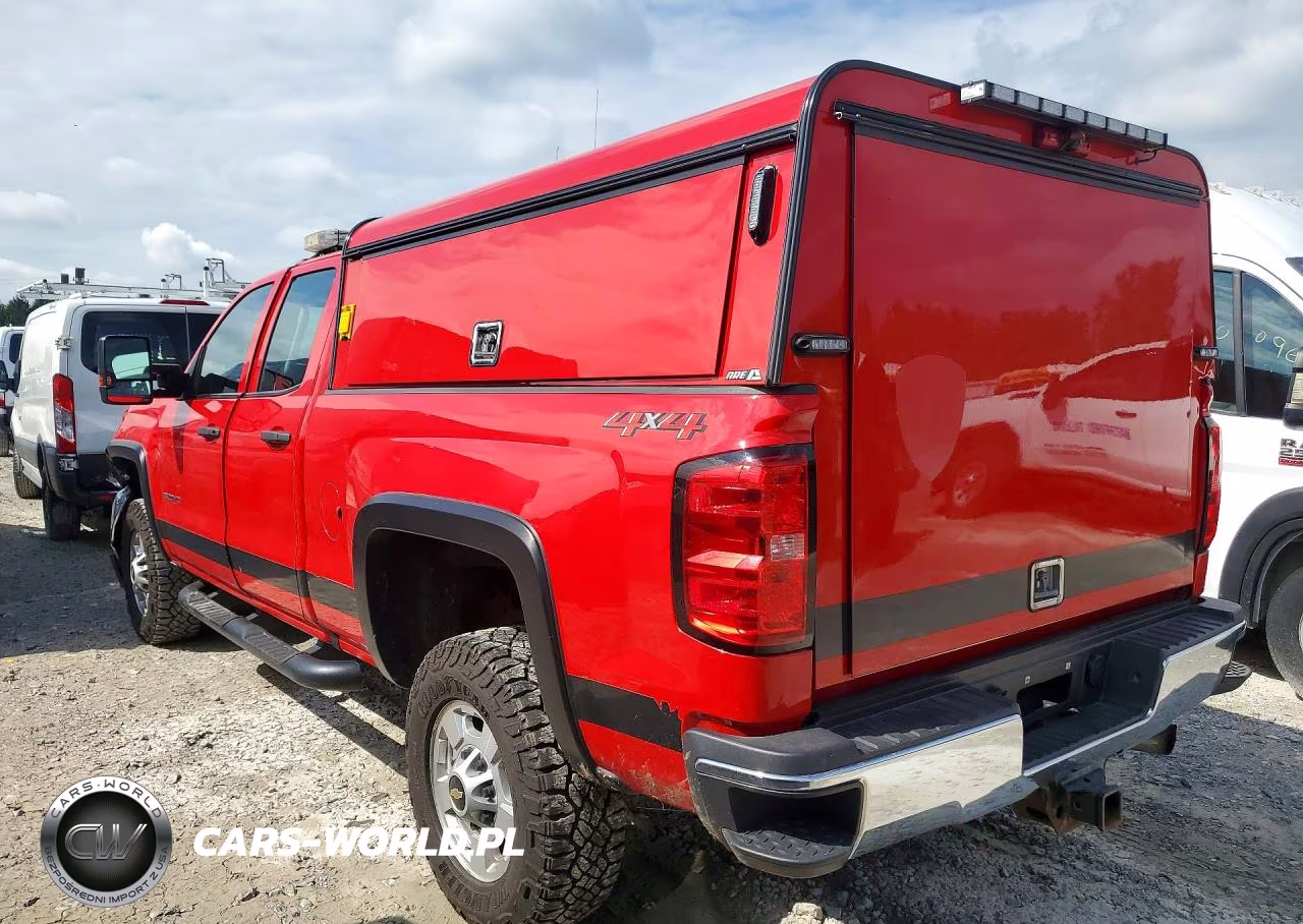 2018 Chevrolet Silverado K2500 Heavy Duty VIN:1GC2KUEG0JZ137243 - 2