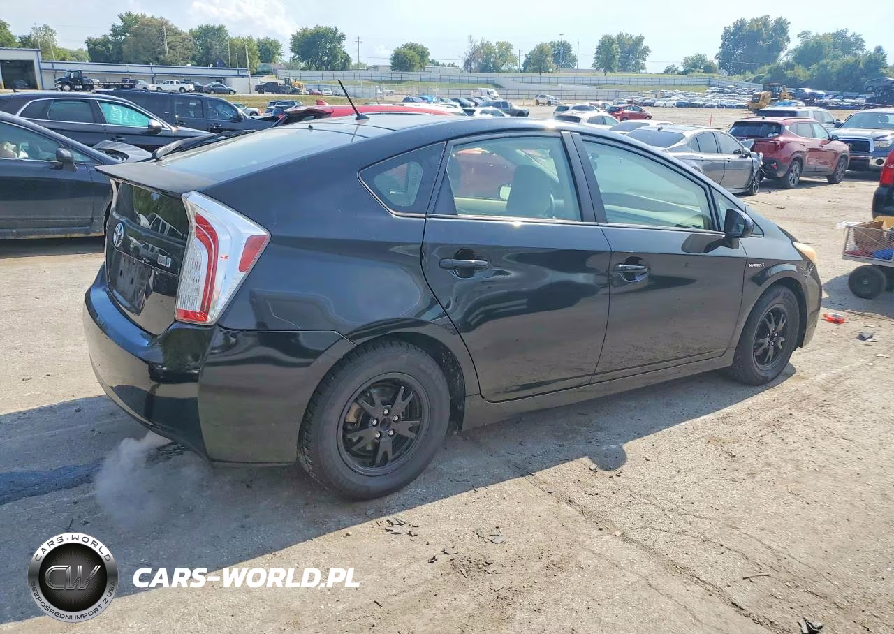 2013 Toyota Prius Two VIN:JTDKN3DU8D5544425 - 3