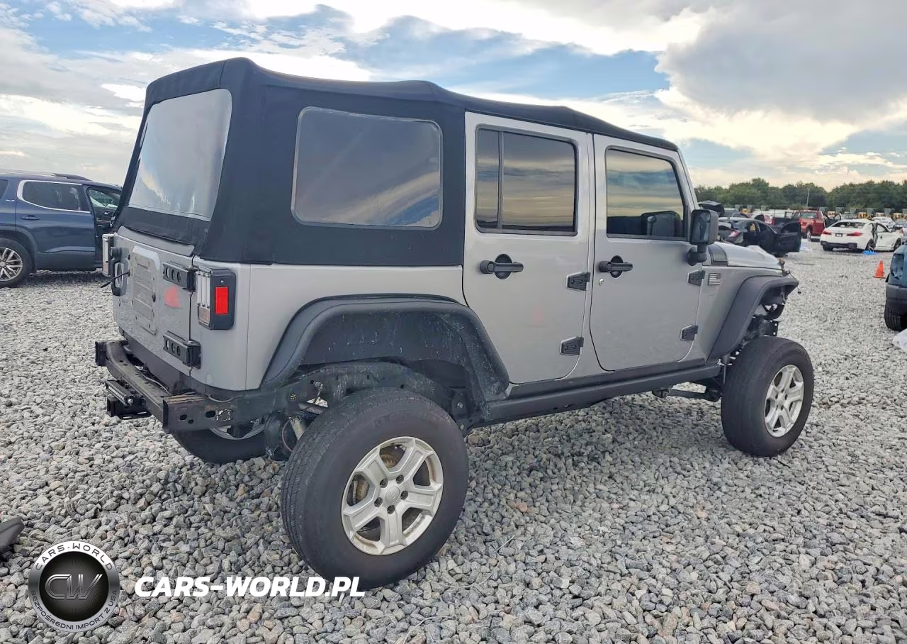 2015 Jeep Wrangler Unlimited Sport VIN:1C4BJWDG6FL569264 - 3