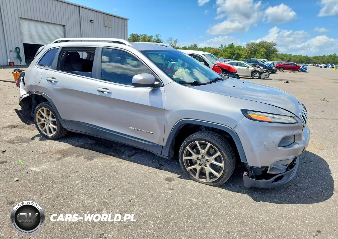 2014 Jeep Cherokee Latitude VIN:1C4PJLCS4EW262506 - 4