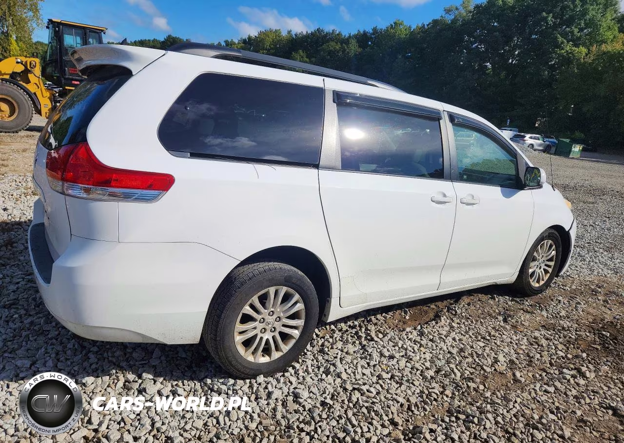 2011 Toyota Sienna Xle 8-Passenger VIN:5TDYK3DC0BS001815 - 3