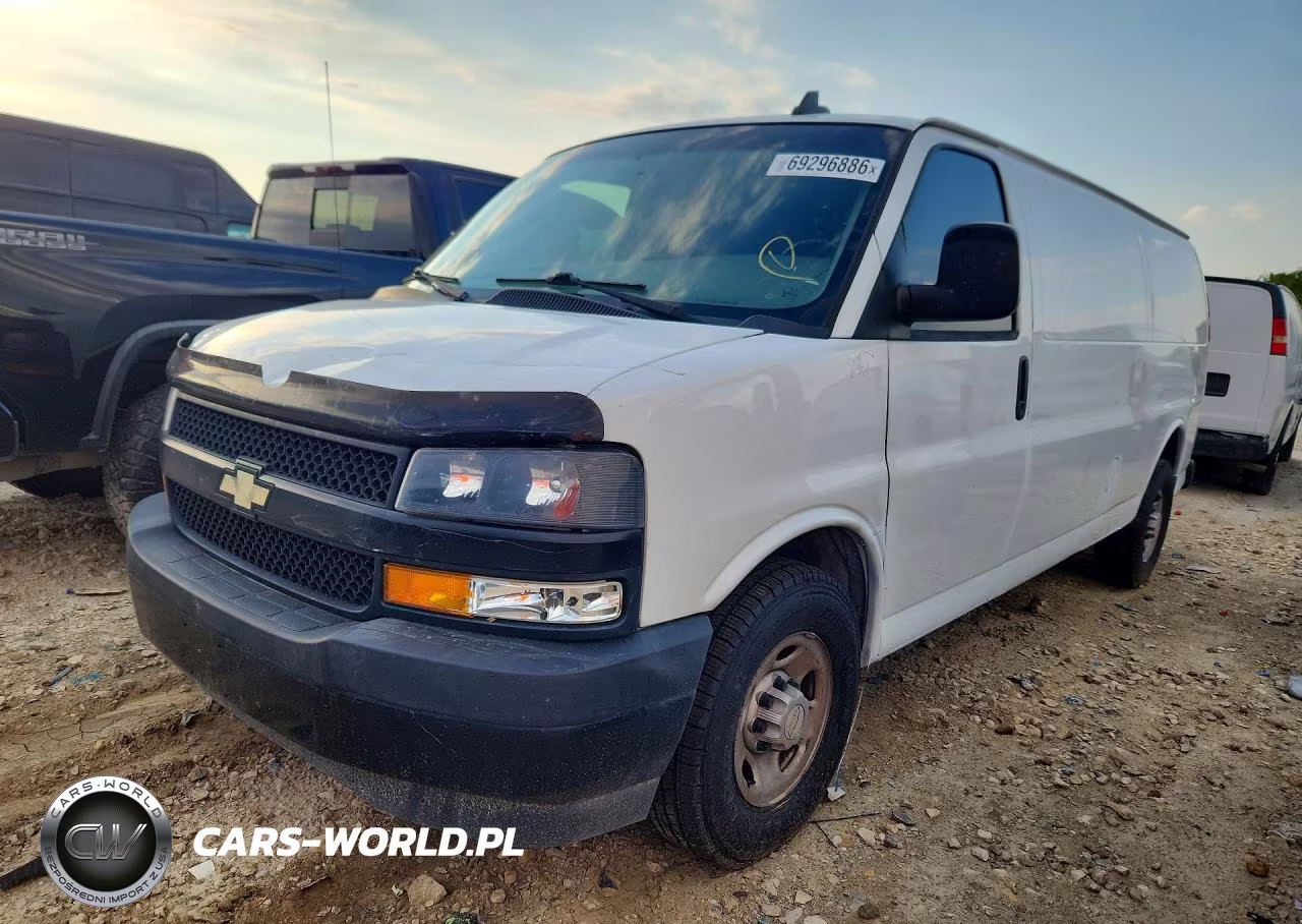 2018 Chevrolet Express 3500 VIN:1GCZGHFG2J1179854 - 1