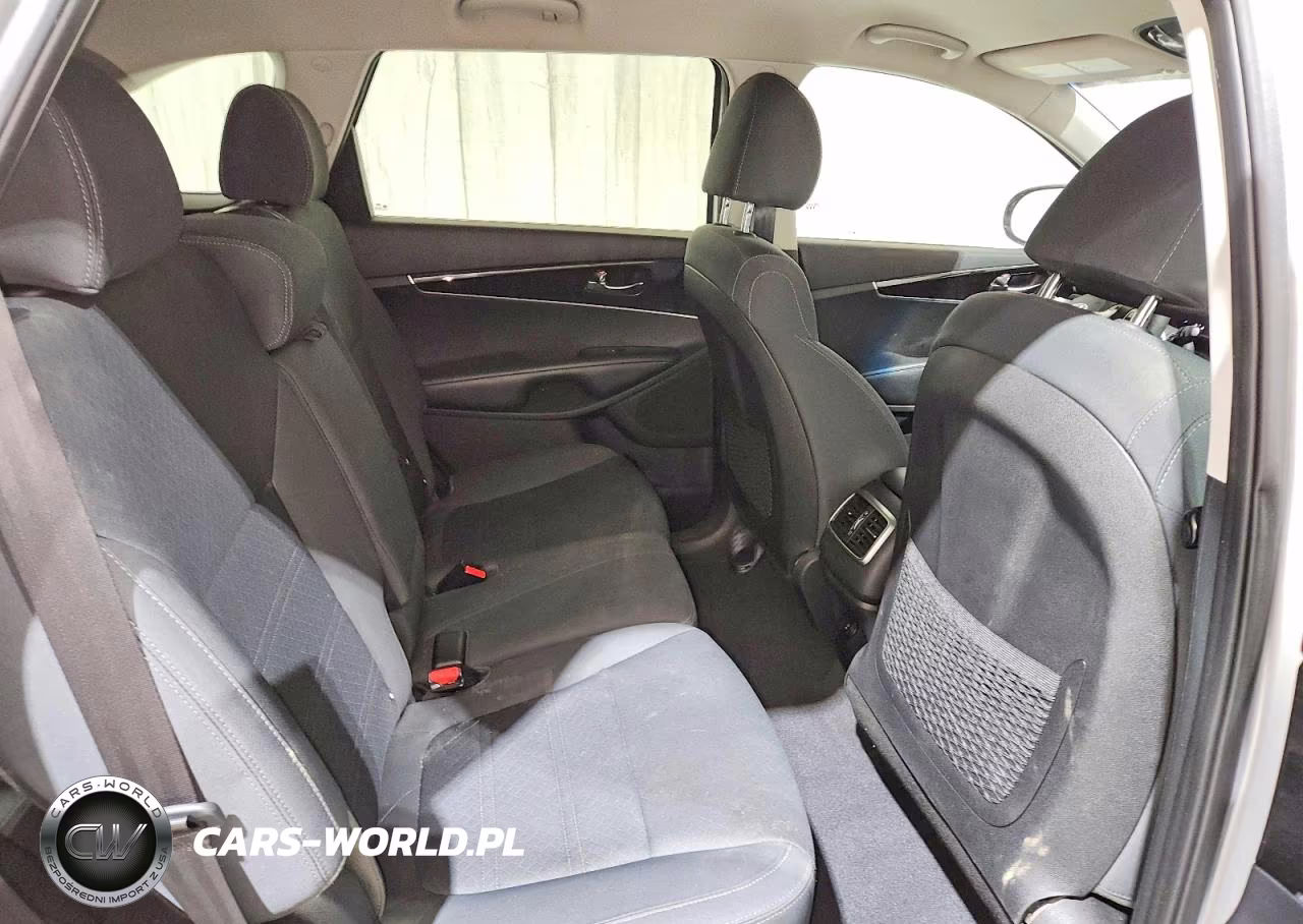 2019 Kia Sorento Lx V6 VIN:5XYPGDA57KG572756 - 11