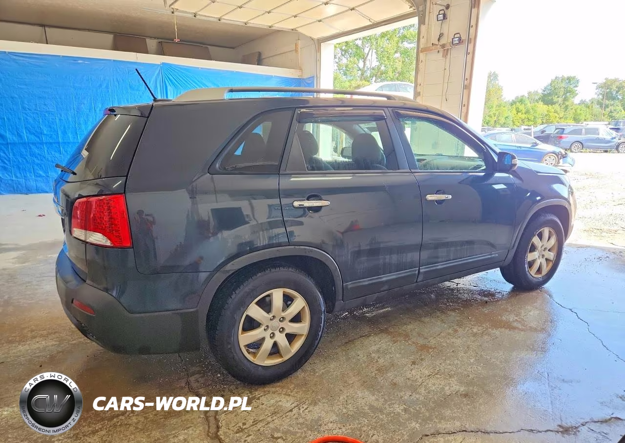 2012 Kia Sorento Lx VIN:5XYKT3A65CG252104 - 3