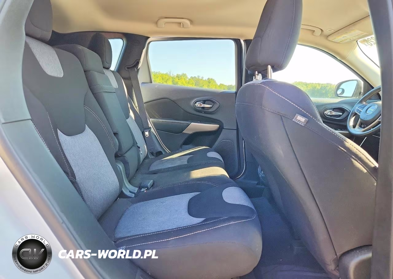 2018 Jeep Cherokee Latitude VIN:1C4PJMCX2JD501462 - 11