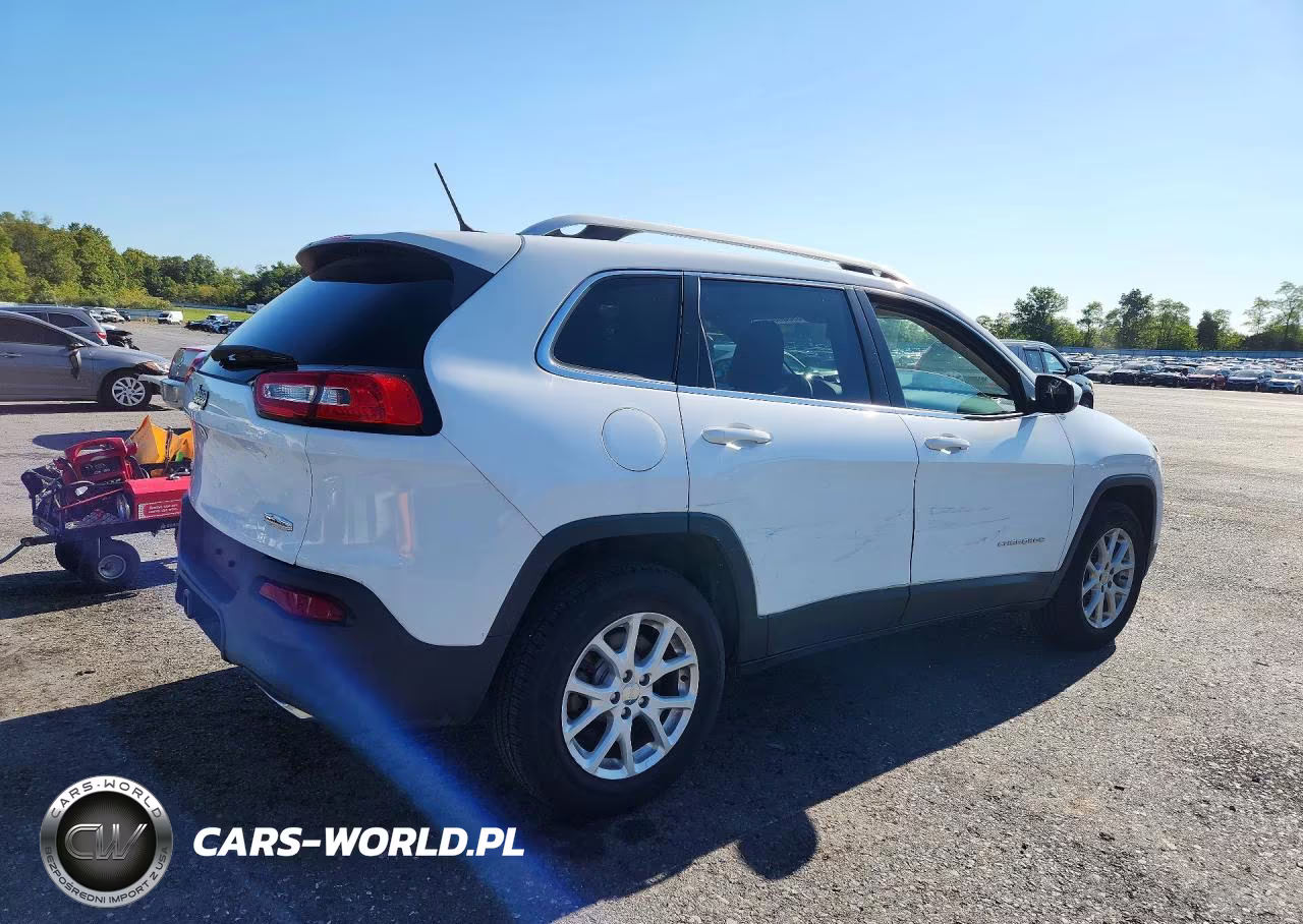 2018 Jeep Cherokee Latitude VIN:1C4PJMCX2JD501462 - 3