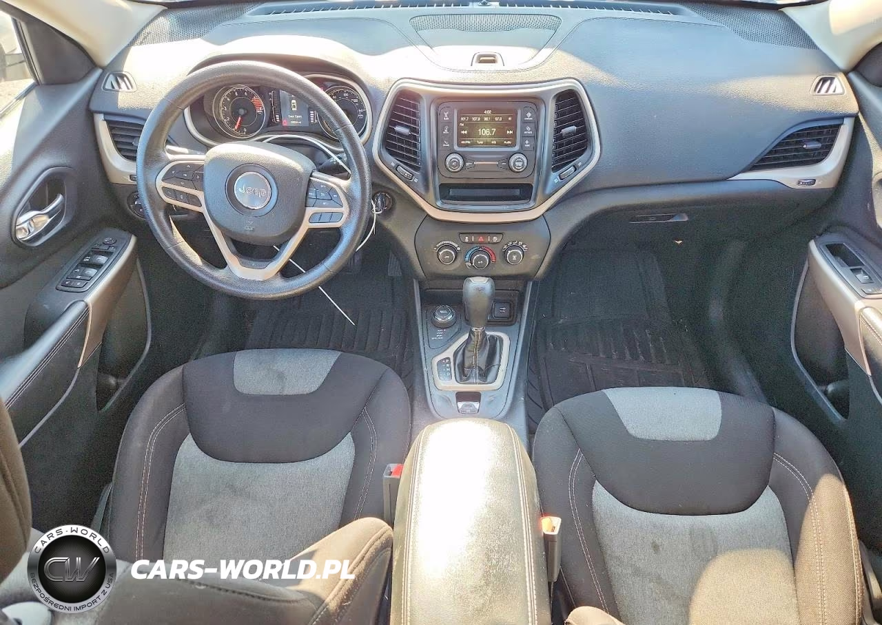 2018 Jeep Cherokee Latitude VIN:1C4PJMCX2JD501462 - 8