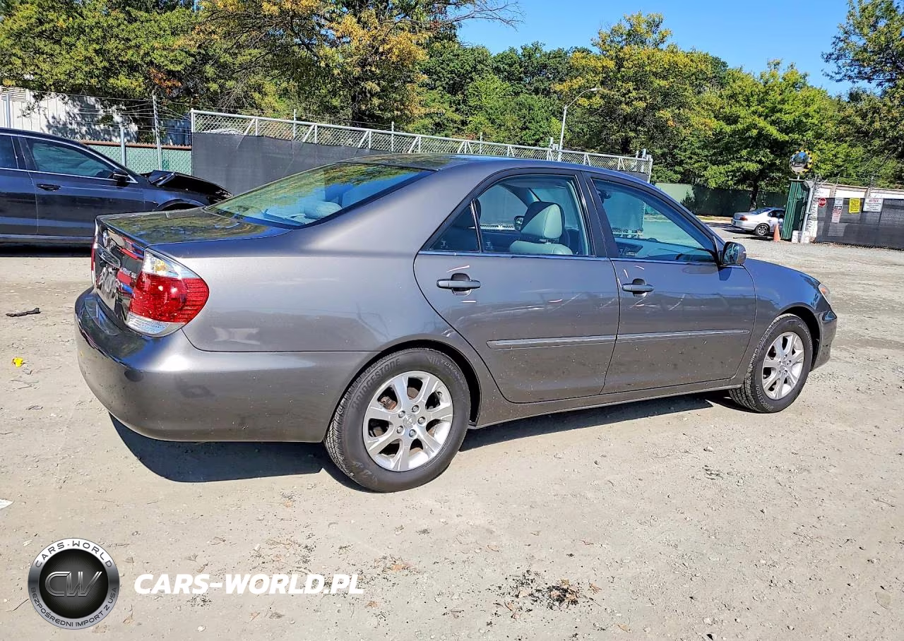 2005 Toyota Camry Xle VIN:4T1BE30K95U506578 - 3