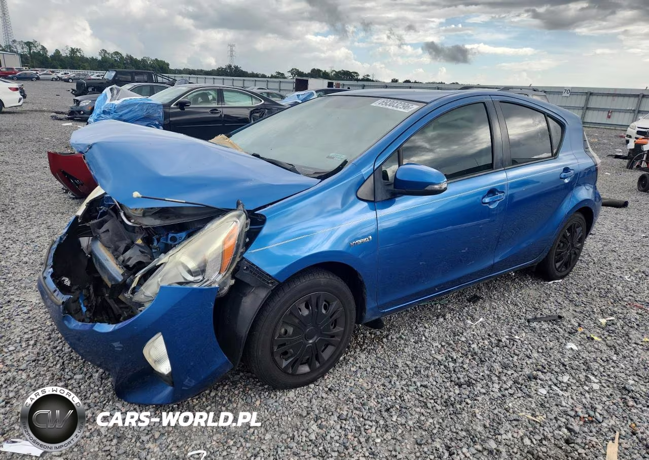 2015 Toyota Prius C Two VIN:JTDKDTB3XF1576333 - 1