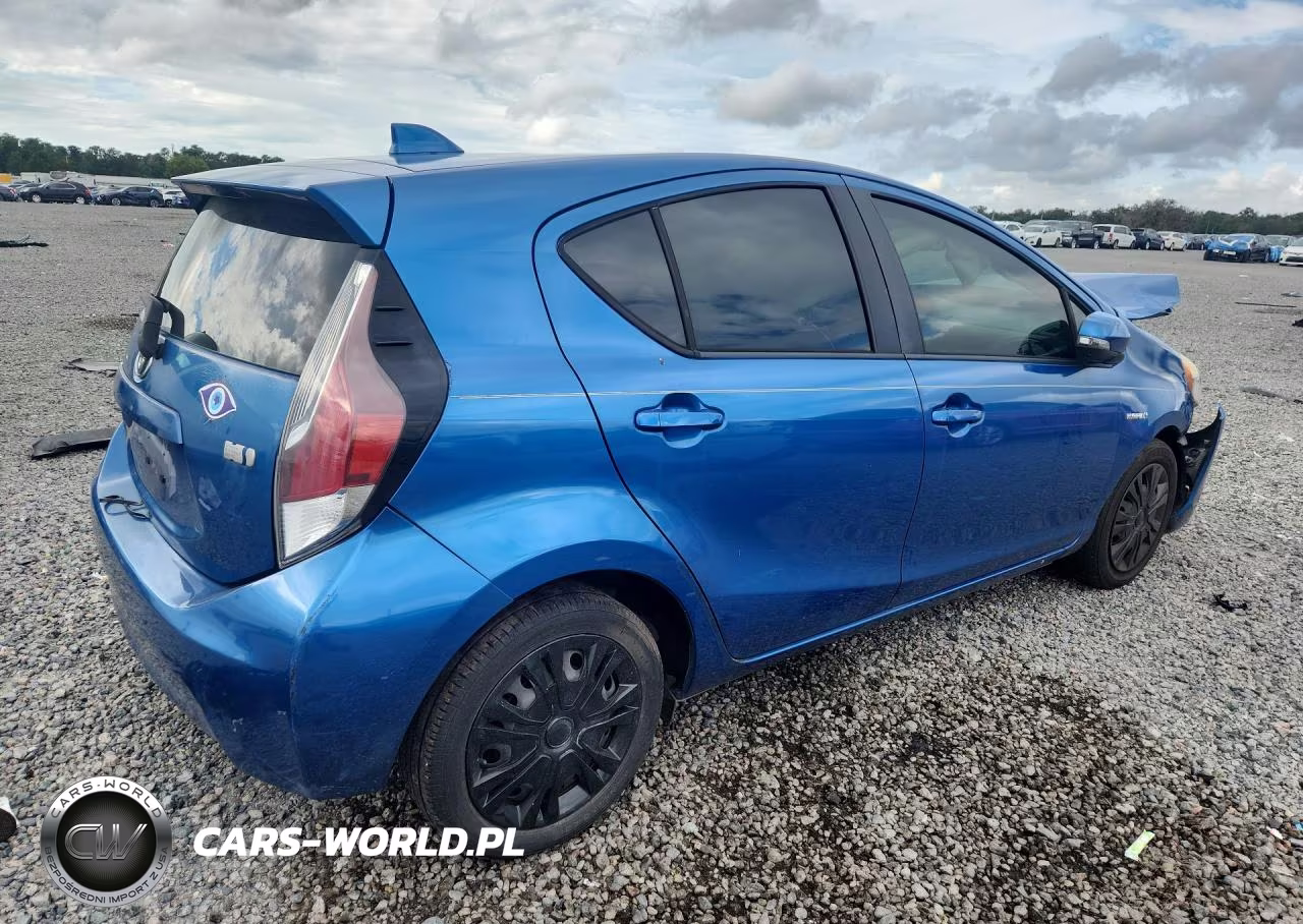 2015 Toyota Prius C Two VIN:JTDKDTB3XF1576333 - 3