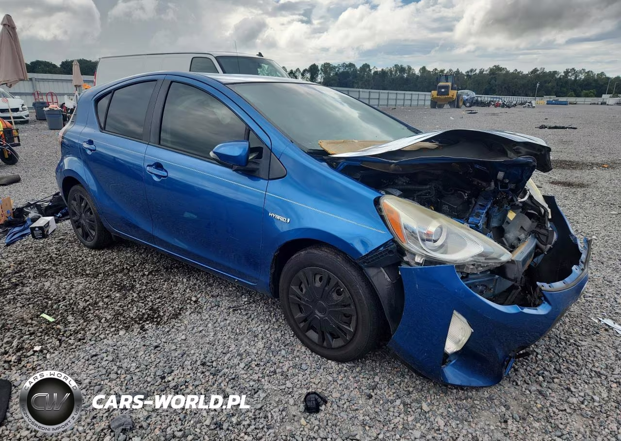 2015 Toyota Prius C Two VIN:JTDKDTB3XF1576333 - 4